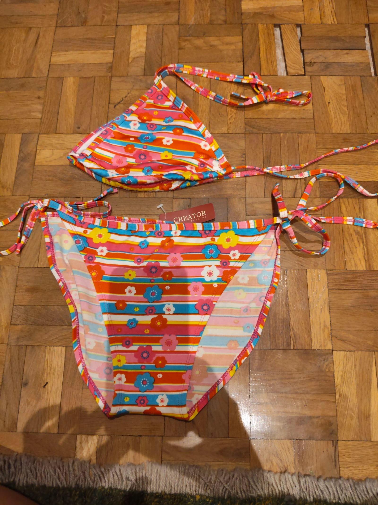 Creator-Bikini voor dames L/XL 3-delig met kleurrijk en bloemerig gestreept en margrietschabloon – photo 3